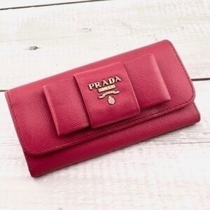 EXCELLENT CONDITION Authentic Prada Saffiano Key Pouch. Color: Pink.
